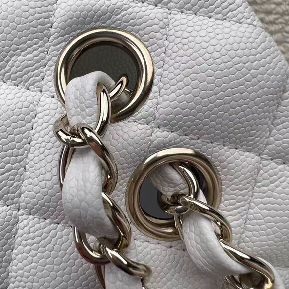 Classic CHANEL Bag: A Stylish and Versatile Choice for Elegance - Picture 7 of 7